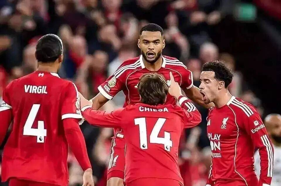 【英雄联盟】-利物浦迎荷甲关键赛，集结日战术微调，赛场秩序良好，赛程密集仍需轮换(利物浦vs曼联比分预测)